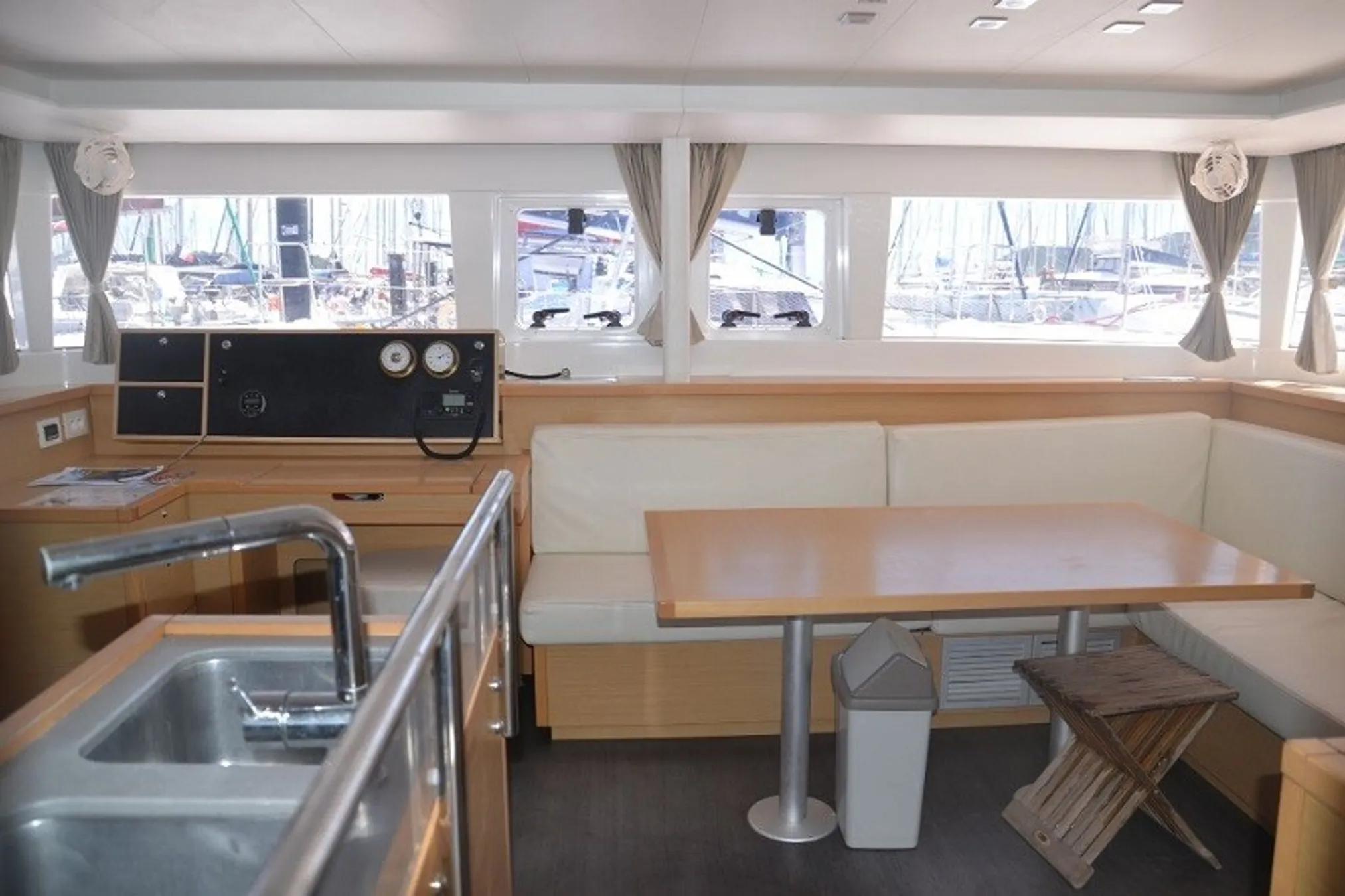 Lagoon 450 F Divalto interior