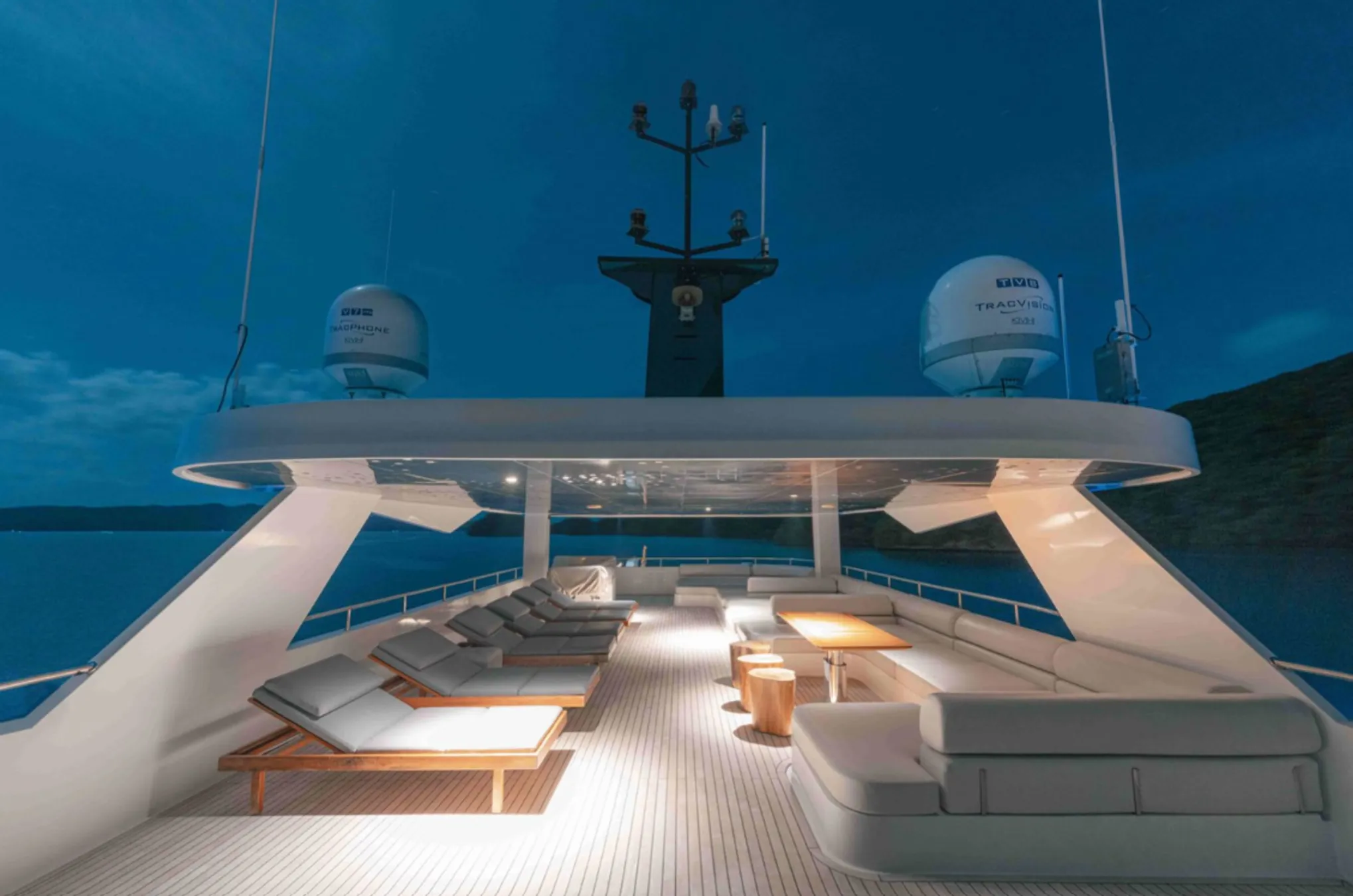 Custom Built 153 | Black Pearl lounge deck