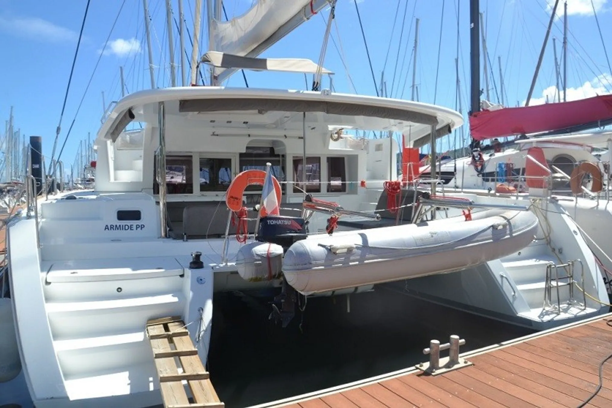 Lagoon 450 F cabin interior